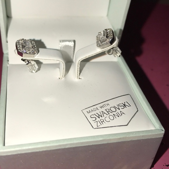Sterling Siver Swarovski Zirconia Earrings Studs - Picture 3 of 5